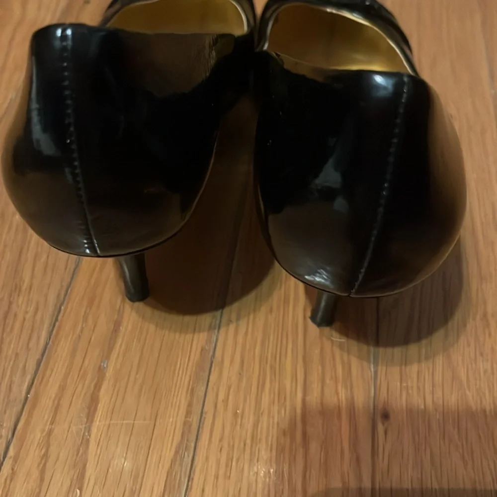 Michael Kor Black Logo Shoes 2.5 inch heel rounded toe - Picture 5 of 15